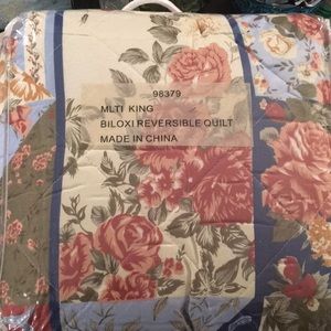 New in package, Biloxi king size reversible floral quilt with two shams